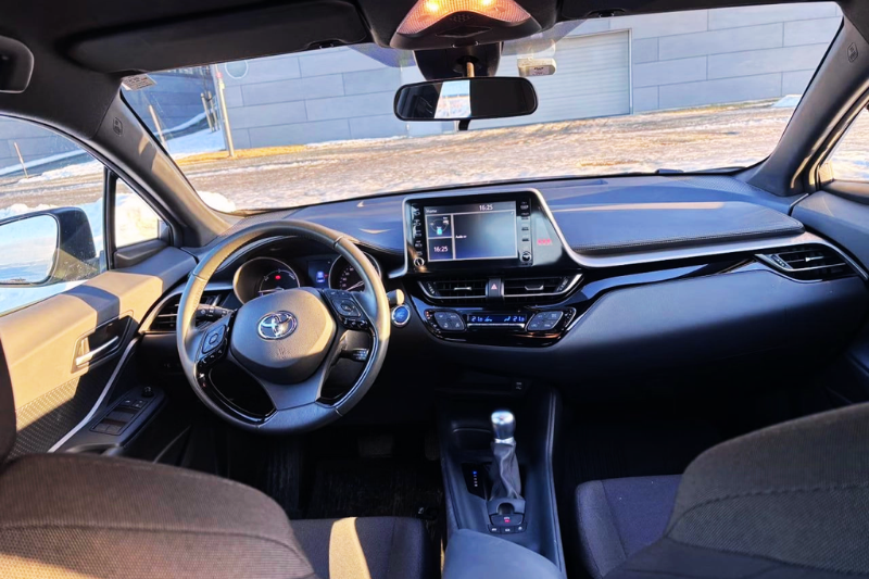 2024 Toyota C-HR Hybrid black SUV front view