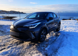 2024 Toyota C-HR Hybrid black SUV front view