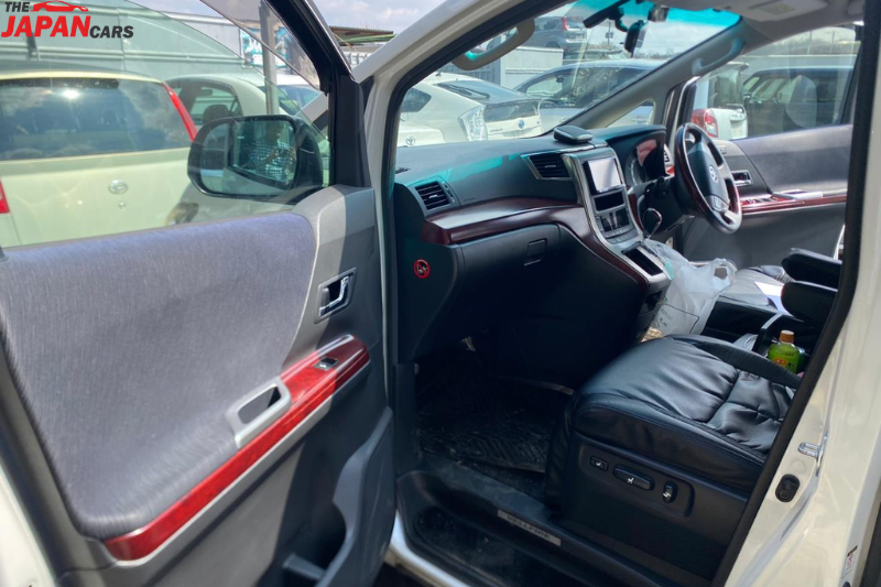 2009 Toyota Vellfire luxury minivan, 3.5L V6, spacious interior