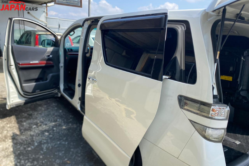 2009 Toyota Vellfire luxury minivan, 3.5L V6, spacious interior