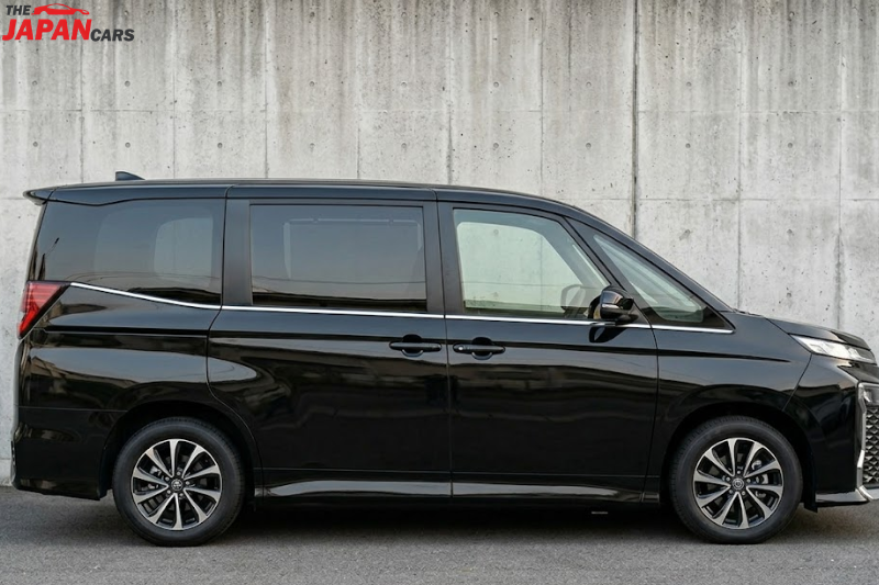 Toyota Noah 2022 black MPV family van from Japan